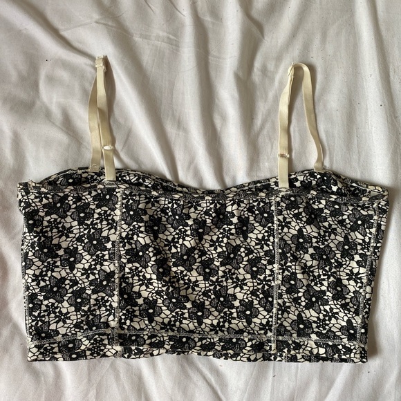 3/$30 ARITZIA floral crop top bustier - Picture 2 of 4